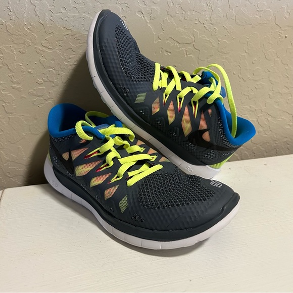 Nike Free 5.0 Running Shoes Boys Size 3.5 - Picture 2 of 7